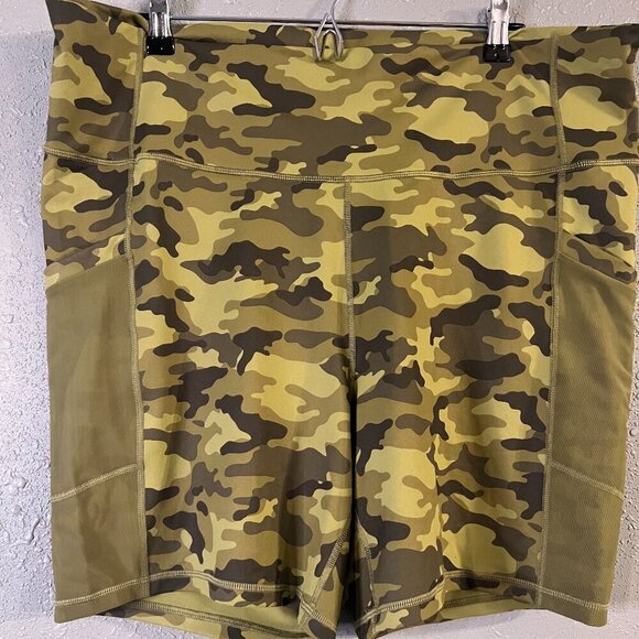 Fabletics Plus Green Camo On-the-Go Shorts Sz 3X Powerhold Side Sheer Pockets - Picture 1 of 6